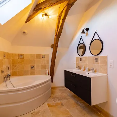 D'ha'tes Avec Vue Sur Loire - Fr-1-622-127 Bed & Breakfast 3*